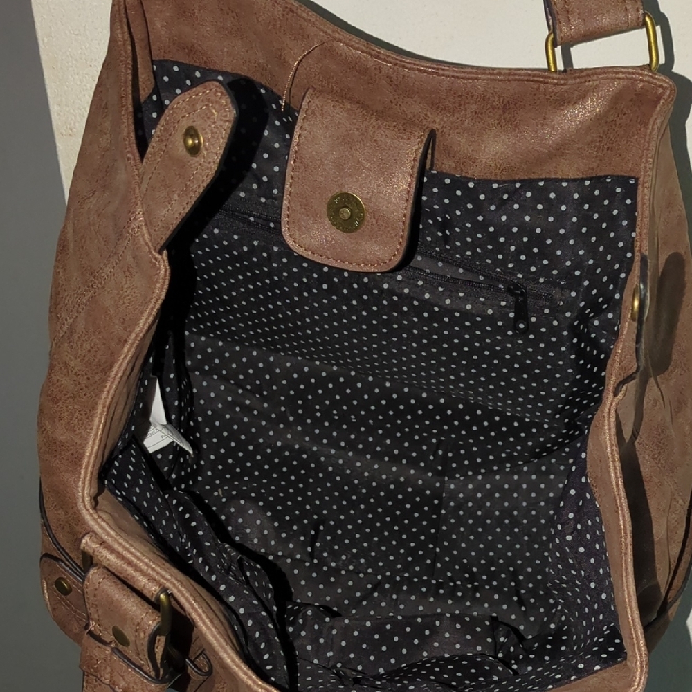 Minicci Tan Shoulder Bag with Gold Accents Very Spacious Asking ONLY $25 - Picture 10 of 13